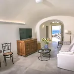 Elegant Santorini Aloia Private Hot Tub Air Conditioning