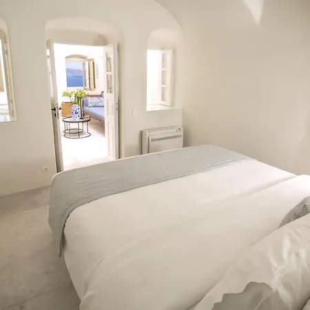 Elegant Santorini Aloia Private Hot Tub Air Conditioning Oia (Santorini)