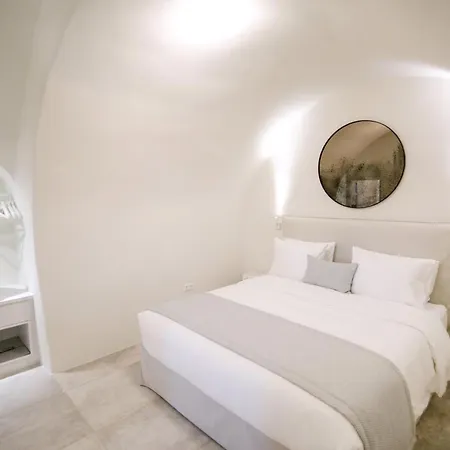 Elegant Santorini Aloia Private Hot Tub Air Conditioning *