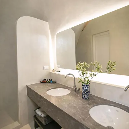 Elegant Santorini Aloia Private Hot Tub Air Conditioning Oia (Santorini)