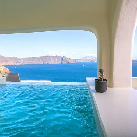 Elegant Santorini Aloia Private Hot Tub Air Conditioning