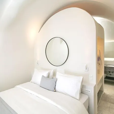 Elegant Santorini Aloia Private Hot Tub Air Conditioning *