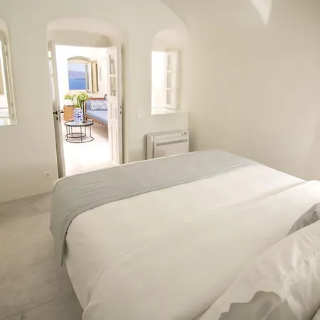 Elegant Santorini Aloia Private Hot Tub Air Conditioning Villa *