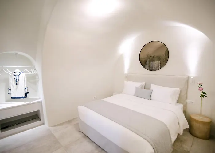 Elegant Santorini Aloia Private Hot Tub Air Conditioning *