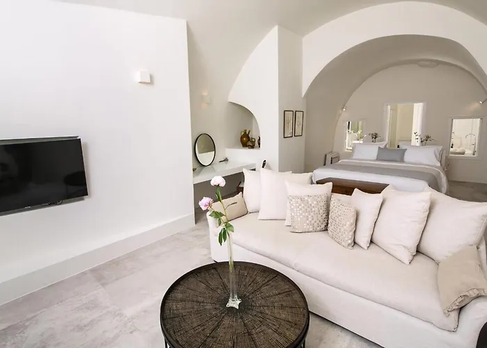 Elegant Santorini Aloia Private Hot Tub Air Conditioning Villa