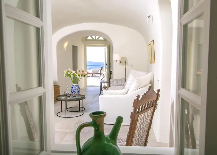 Elegant Santorini Aloia Private Hot Tub Air Conditioning *