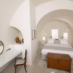 Willa Elegant Santorini Aloia Private Hot Tub Air Conditioning